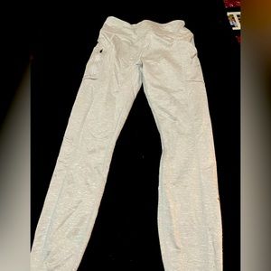 Leggings with deep pockets and zipper